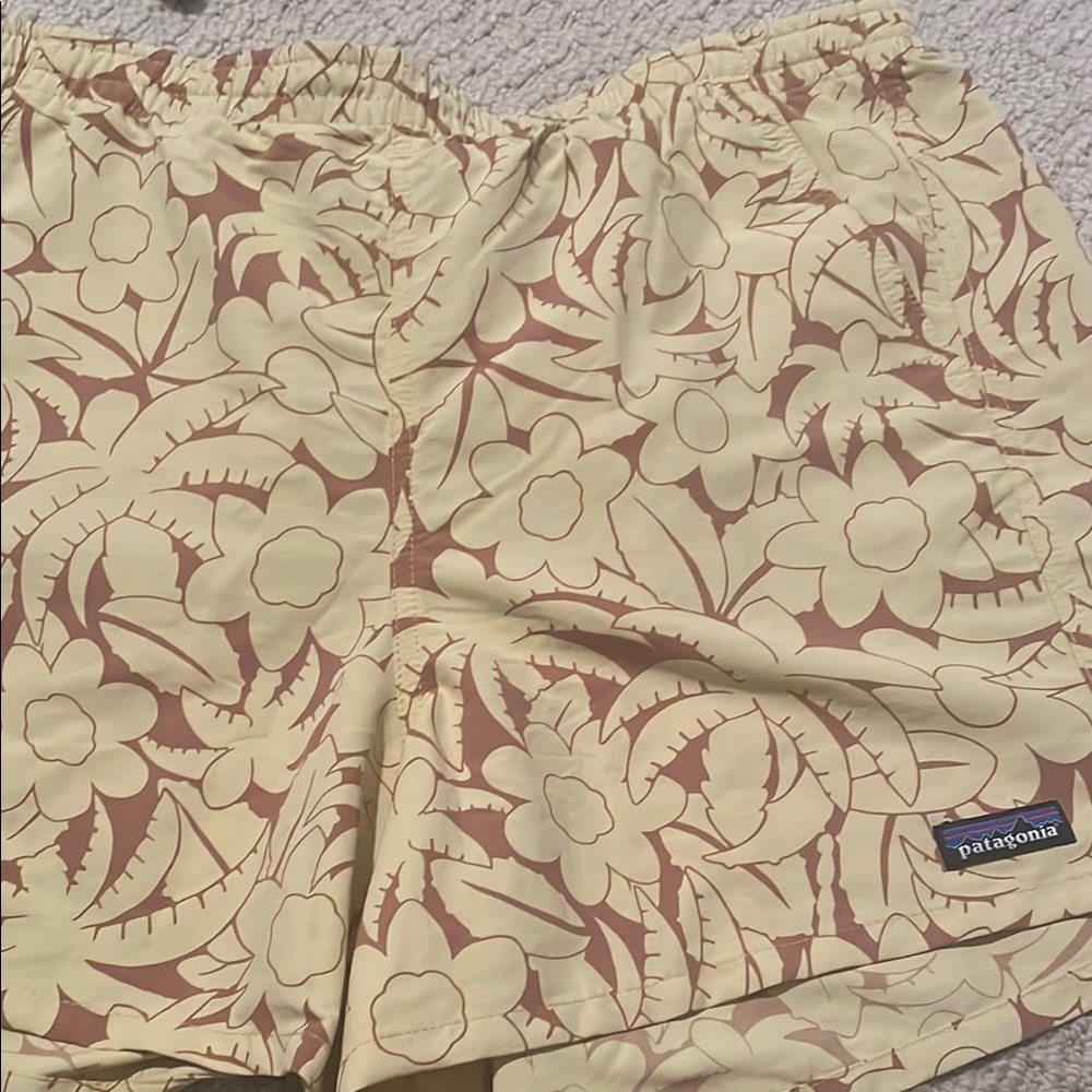 NWT.. Patagonia Cream and Brown Botanical Print Shorts
